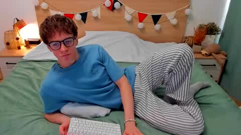 Fandi online show from November 14, 2025, 7:07 am