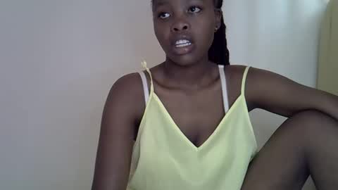 Snapshot of lara5872 chatting on January 18, 2026, 7:45 am lara online show from January 18, 2026, 7:45 am