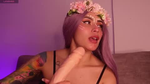 Snapshot of lara_bombshelll chatting on October 30, 2025, 11:49 pm Lara online show from October 30, 2025, 11:49 pm