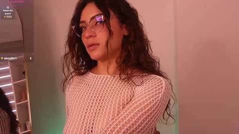 Snapshot of lara_bombshelll chatting on November 26, 2025, 10:22 pm Lara online show from November 26, 2025, 10:22 pm