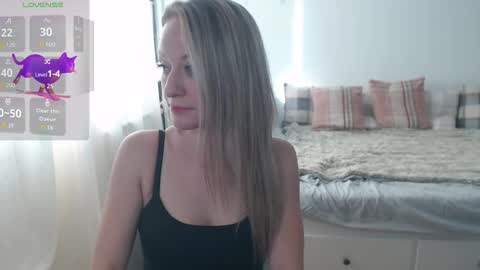 Lara online show from September 15, 2025, 2:28 pm