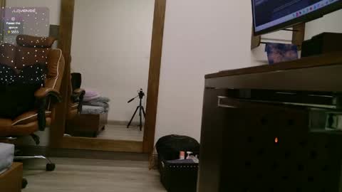 lara_curly online show from May 21, 2026, 10:33 am