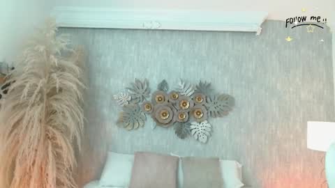 Lara online show from April 15, 2026, 7:58 pm