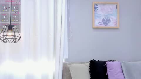      700  200   online show from September 21, 2025, 12:07 pm