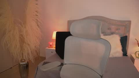 Snapshot of larabaker chatting on October 2, 2025, 2:13 pm Lara online show from October 2, 2025, 2:13 pm