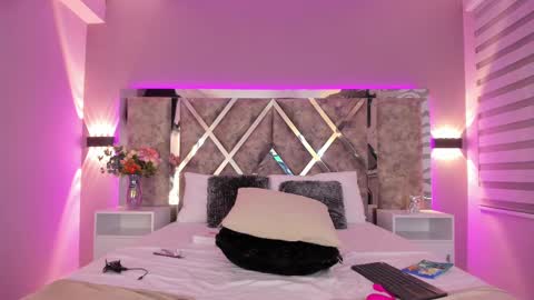 Lara online show from March 6, 2025, 10:58 pm