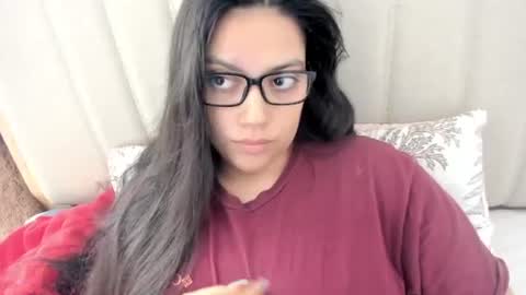 Snapshot of laracamille chatting on November 17, 2025, 2:34 pm lara online show from November 17, 2025, 2:34 pm