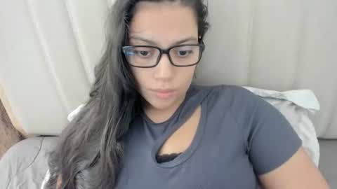 Snapshot of laracamille chatting on November 26, 2025, 12:28 pm lara online show from November 26, 2025, 12:28 pm