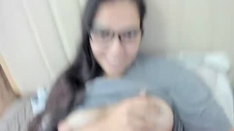 Snapshot of laracamille chatting on November 28, 2025, 3:04 pm lara online show from November 28, 2025, 3:04 pm