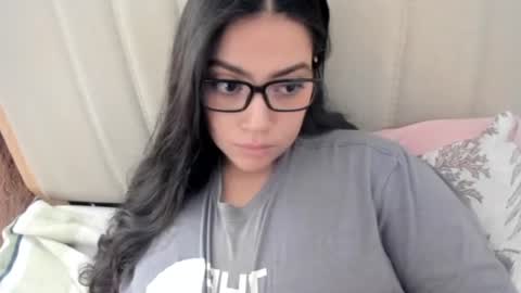 Snapshot of laracamille chatting on December 15, 2025, 2:43 pm lara online show from December 15, 2025, 2:43 pm