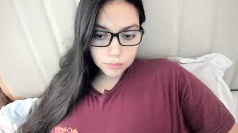 Snapshot of laracamille chatting on December 22, 2025, 9:12 pm lara online show from December 22, 2025, 9:12 pm
