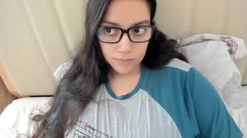 Snapshot of laracamille chatting on March 7, 2026, 3:31 pm lara online show from March 7, 2026, 3:31 pm