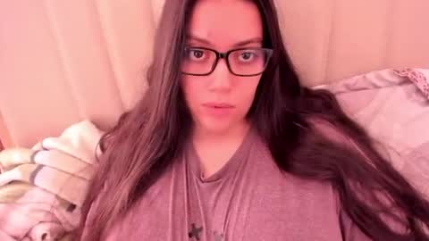 Snapshot of laracamille chatting on April 19, 2026, 2:27 pm lara online show from April 19, 2026, 2:27 pm