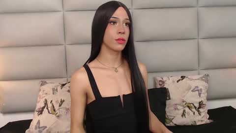 Snapshot of larademon chatting on March 10, 2025, 8:12 pm lara online show from March 10, 2025, 8:12 pm