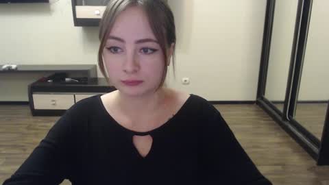 Laralianna online show from December 9, 2024, 7:39 pm