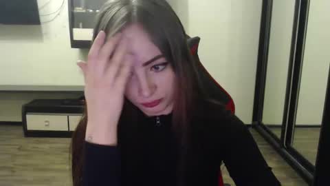 Laralianna online show from February 28, 2025, 5:26 pm