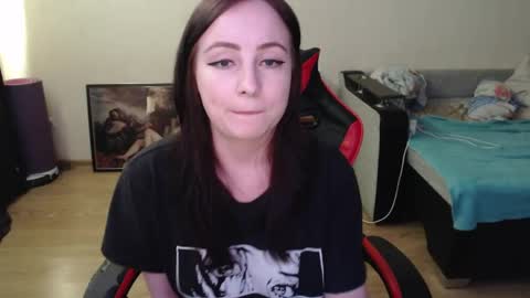 Laralianna online show from May 9, 2026, 12:32 pm