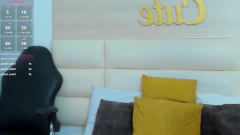 Snapshot of laramoon_ chatting on November 13, 2025, 4:06 pm LARA online show from November 13, 2025, 4:06 pm