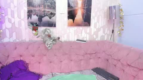 Lara Murphy online show from December 12, 2024, 10:31 pm