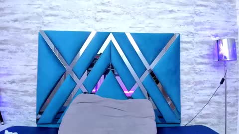 Lara Murphy online show from February 25, 2025, 10:39 pm