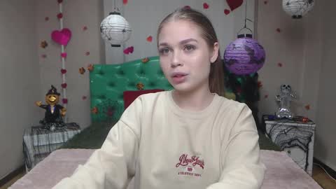 LaraPika online show from November 4, 2025, 6:07 pm