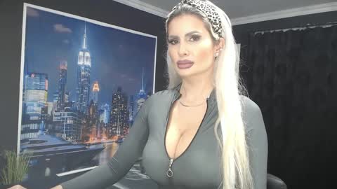 laras_moans online show from December 29, 2024, 9:06 am