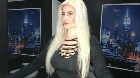 laras_moans online show from February 25, 2025, 8:03 am