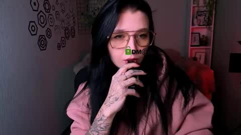 laratiz online show from November 16, 2025, 10:43 am