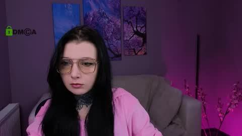 laratiz online show from November 17, 2025, 12:11 pm