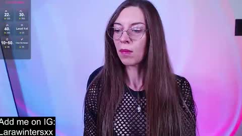 larawinters online show from November 26, 2025, 10:00 pm