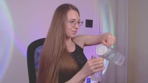 larawintersxxx online show from May 15, 2026, 9:00 pm