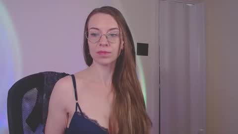 larawintersxxx online show from May 18, 2026, 8:47 pm