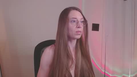 larawintersxxx online show from May 25, 2026, 9:10 pm