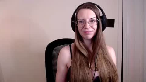 larawintersxxx online show from June 14, 2026, 9:06 pm