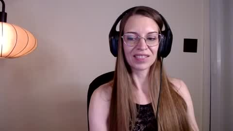 larawintersxxx online show from July 16, 2026, 9:32 pm