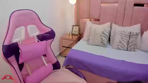 laris_park online show from September 13, 2025, 9:03 pm