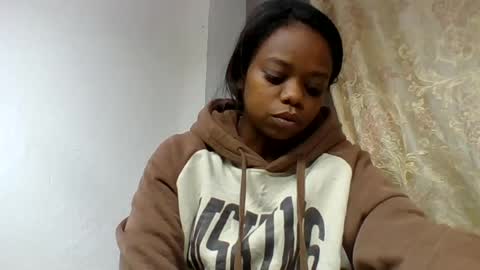 larissa645771 online show from July 12, 2026, 3:47 pm