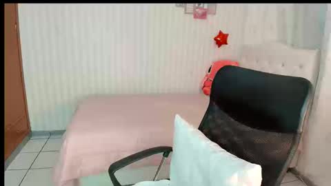 Larissas online show from September 11, 2025, 8:53 pm