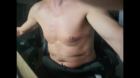 Larop49 online show from May 4, 2026, 7:32 pm