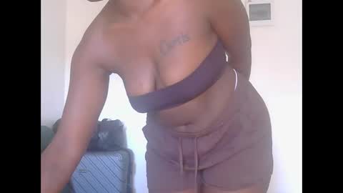 Snapshot of larvy12 chatting on February 27, 2026, 12:49 pm larvy12 online show from February 27, 2026, 12:49 pm