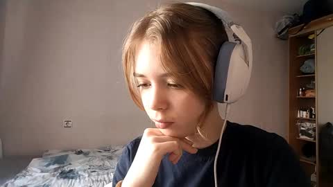 Snapshot of lateshastarnaud chatting on May 15, 2026, 8:21 am Linet online show from May 15, 2026, 8:21 am