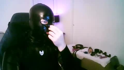 Snapshot of latexminheadroom chatting on March 8, 2025, 3:06 am latexminheadroom online show from March 8, 2025, 3:06 am