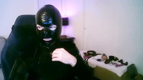 Snapshot of latexminheadroom chatting on March 8, 2025, 6:10 am latexminheadroom online show from March 8, 2025, 6:10 am