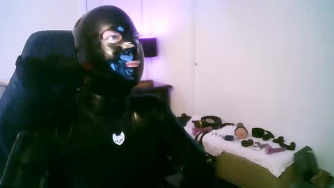 Snapshot of latexminheadroom chatting on March 10, 2025, 1:12 am latexminheadroom online show from March 10, 2025, 1:12 am