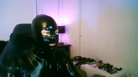 Snapshot of latexminheadroom chatting on September 21, 2025, 1:40 am latexminheadroom online show from September 21, 2025, 1:40 am