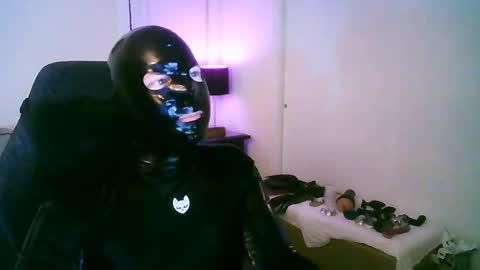 Snapshot of latexminheadroom chatting on October 16, 2025, 2:56 am latexminheadroom online show from October 16, 2025, 2:56 am