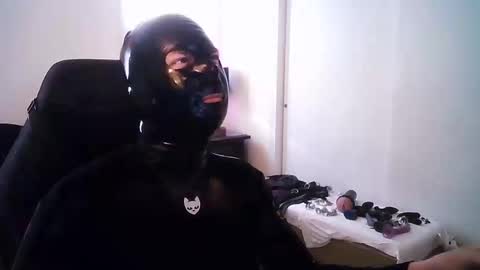 Snapshot of latexminheadroom chatting on October 24, 2025, 7:10 pm latexminheadroom online show from October 24, 2025, 7:10 pm