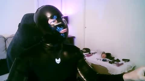 Snapshot of latexminheadroom chatting on December 14, 2025, 5:57 am latexminheadroom online show from December 14, 2025, 5:57 am