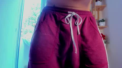 latiin_boy21 online show from November 11, 2025, 5:46 pm