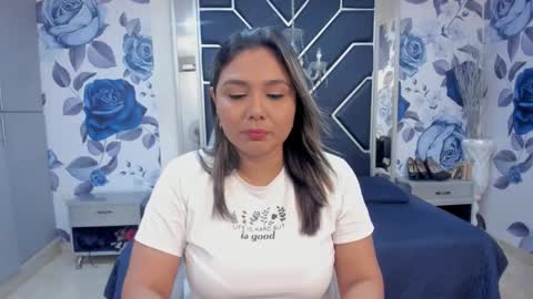 EMMA   online show from November 11, 2025, 2:28 pm